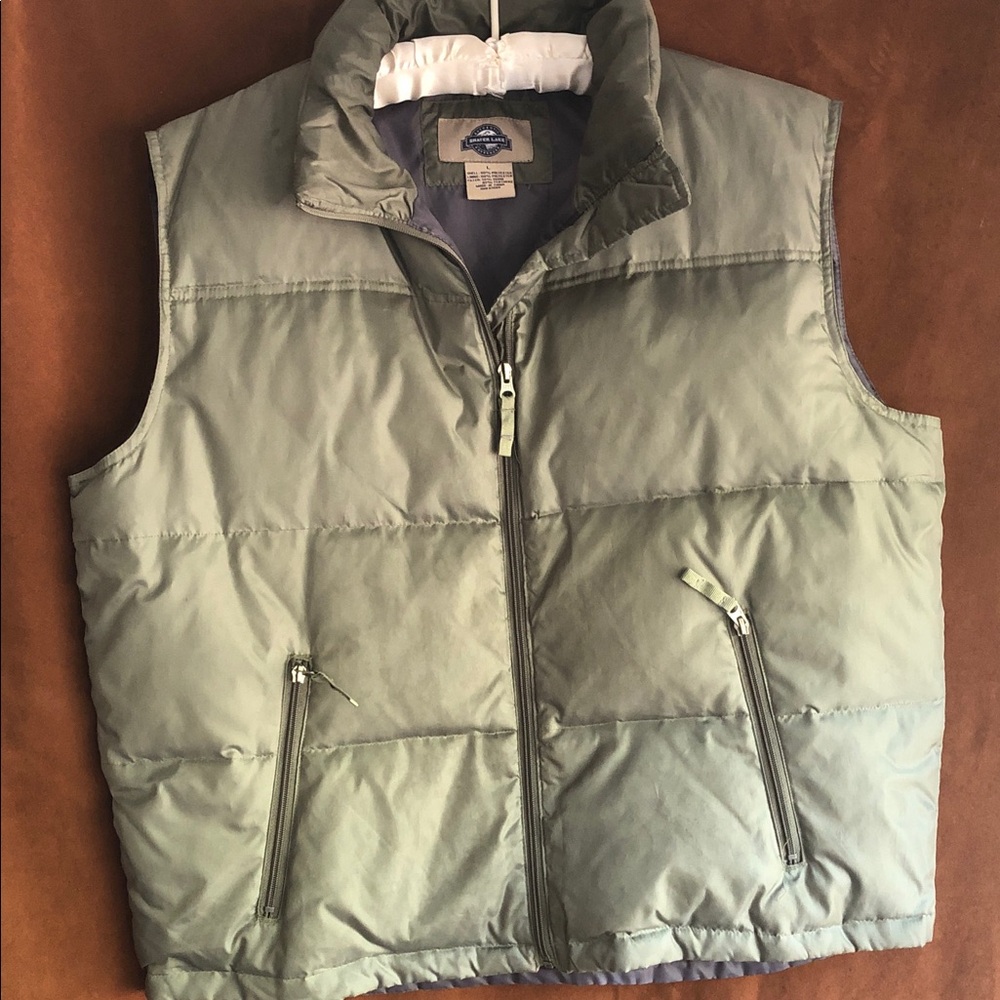 Outdoor-Style Olive Green Quilted Puffer Vest